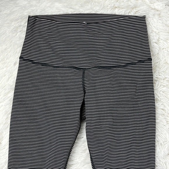 Lululemon Wunder Under Crop High-Rise *Roll Down Scallop Luxtreme 23" Hype Strip - Picture 2 of 7